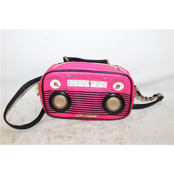 BETSON JOHNSON ELECTRONIC FUNCTIONING SPEAKER