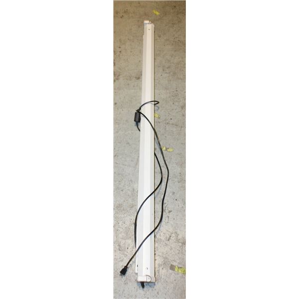 ELECTRIC PROJECTOR SCREEN