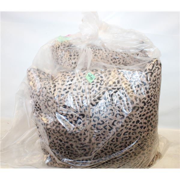SET OF 2 STANDARD SIZE LEOPARD PRINT