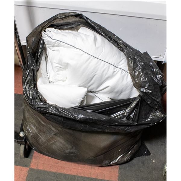 4 PACK OF BEAUTYREST FEATHER PILLOWS QUEEN SIZE