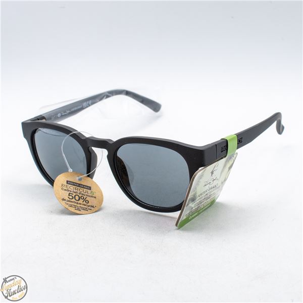 PAIR OF FOSTER GRANT SUNGLASSES