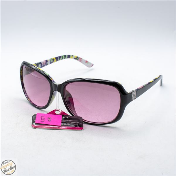 PAIR OF FOSTER GRANT SUNGLASSES