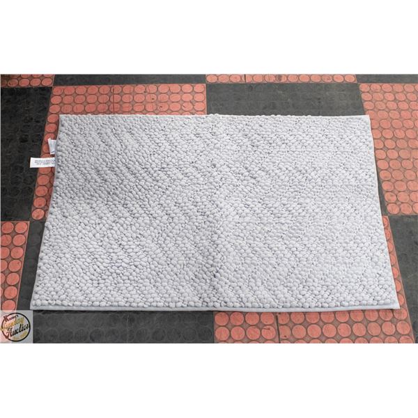 TOWN & COUNTRY BATH MAT GREY 20 X 36"