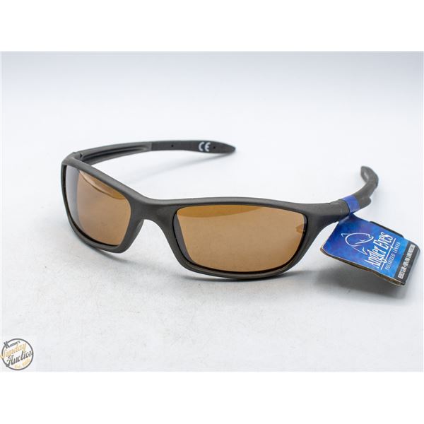 PAIR OF SUNGLASSES