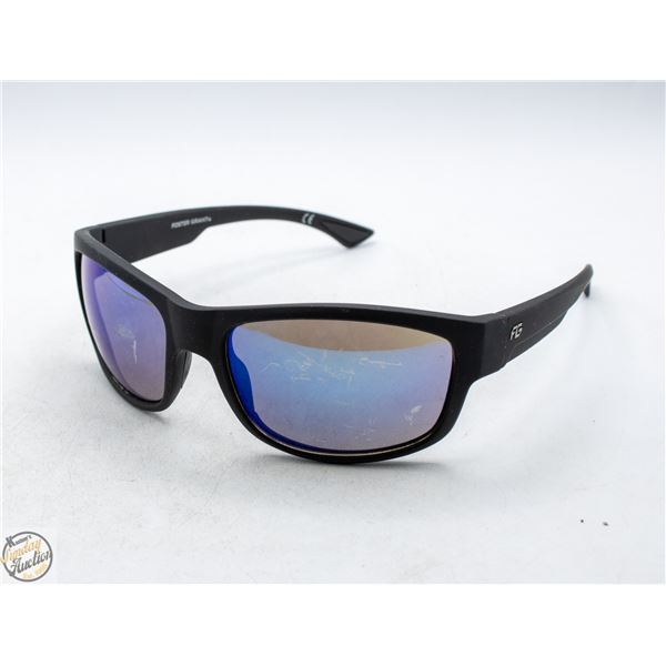 PAIR OF SUNGLASSES