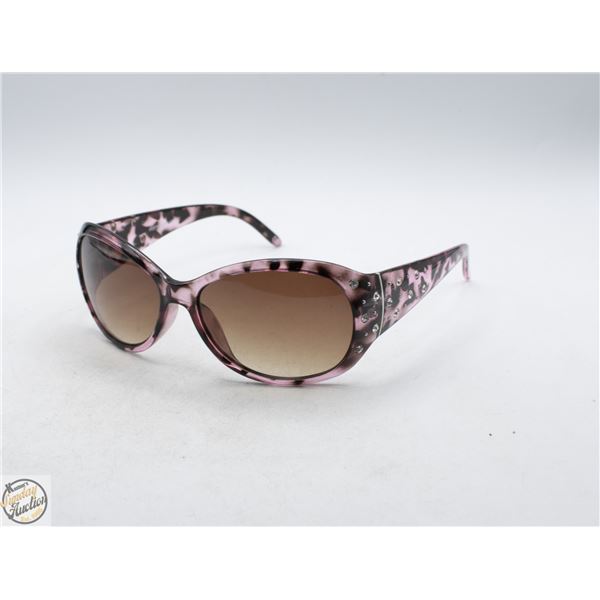 PAIR OF SUNGLASSES