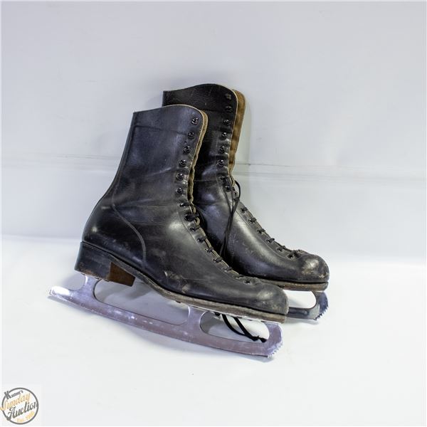 VINTAGE CCM SKATES