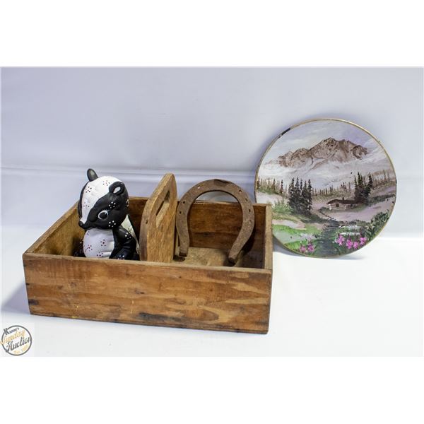 VINTAGE WOOD CARRYALL WITH PAINTED GOLD PAN AND