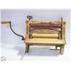 Image 1 : ANTIQUE DOSWELL LEE'S AND CO WASHTUB WRINGER