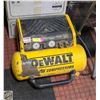 Image 1 : DEWALT COMPRESSOR