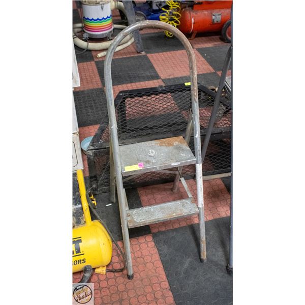 2 STEP FOLDING LADDER