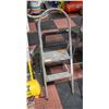 Image 1 : 2 STEP FOLDING LADDER