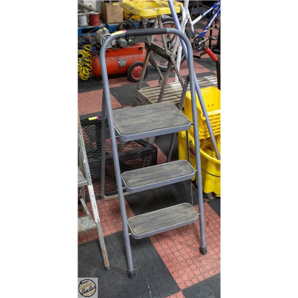 3 STEP FOLDING LADDER