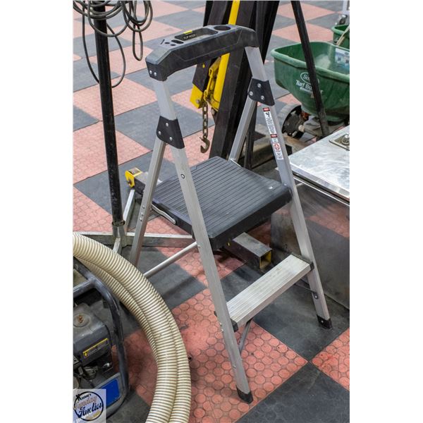 2 STEP FOLDING LADDER