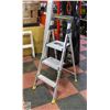 Image 1 : GORILLA LADDER CO 3-STEP ALUMINUM UTILITY/ALL
