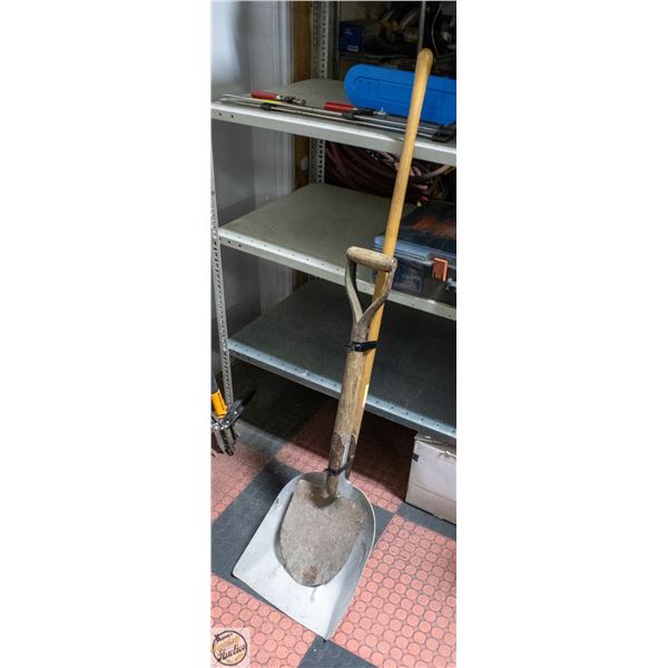 3 SHOVELS