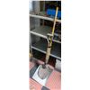 Image 1 : 3 SHOVELS