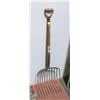 Image 1 : ANTIQUE COAL FORK