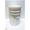 Image 1 : 4 PAILS W/ LIDS 2-5GAL 2-2GAL