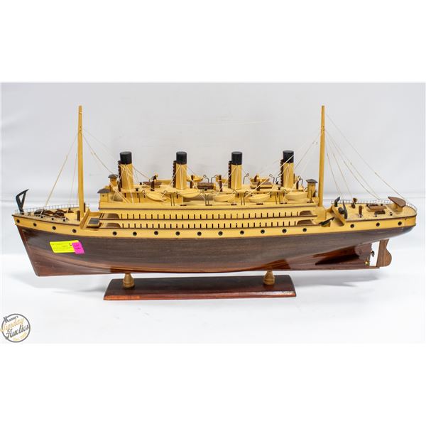 ESTATE VINTAGE LARGE SCALE HAND CRAFTED