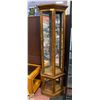 Image 1 : CORNER CABINET WITH BUILT IN LIGHT