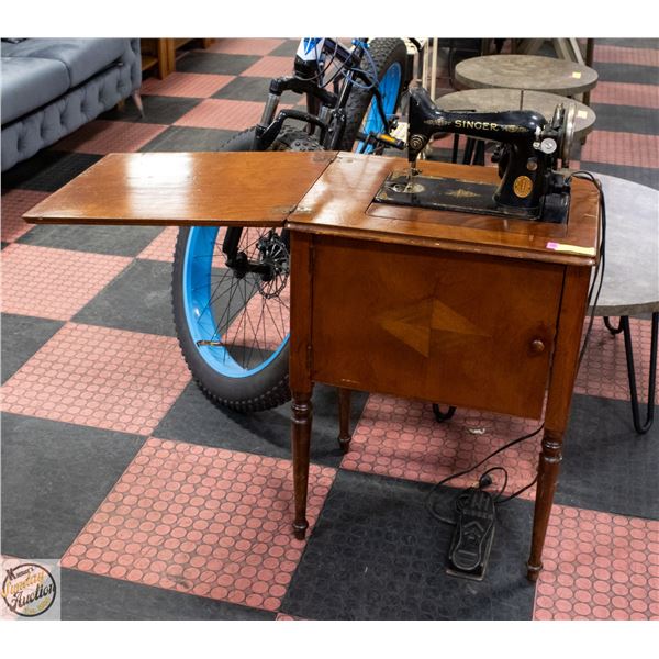 SINGER SEWING MACHINE W/ CABINET, PEDAL & LIGHT