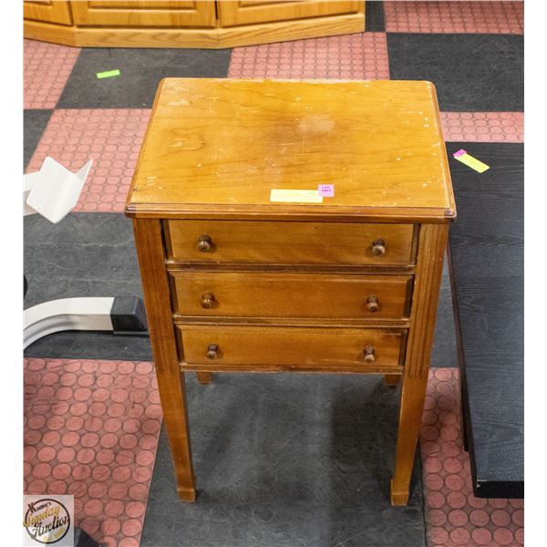 WOODEN SEWING TABLE 26.5“H X