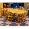 Image 1 : OAK DINING ROOM/KITCHEN TABLE W/2 LEAFS + 5 CHAIRS