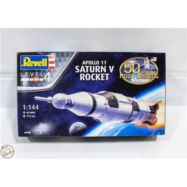 REVELL LEVEL 4 APOLLO 11 SATURN V
