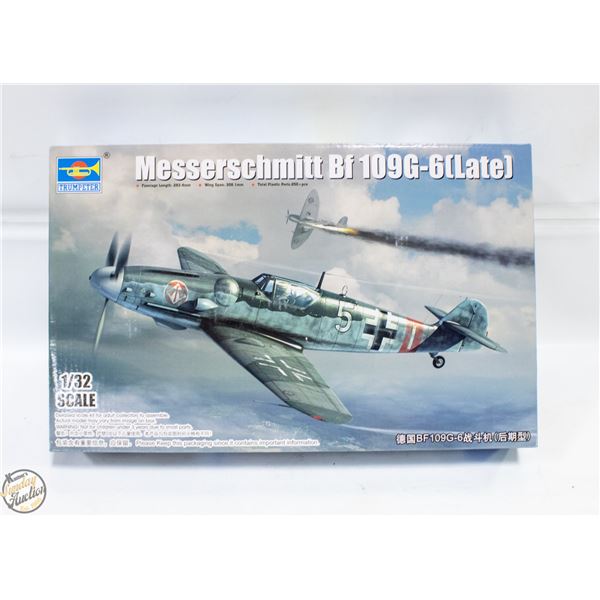 TRUMPETER 02297 1/32 SCALE KIT IN BOX