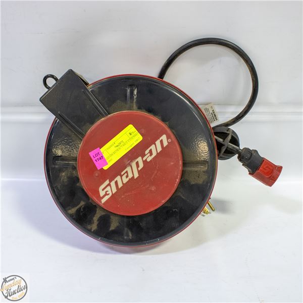 SNAP-ON RETRACTABLE EXTENSION CORD