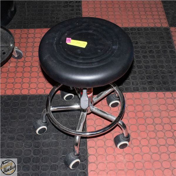 BLACK ROLLING MECHANICS STOOL