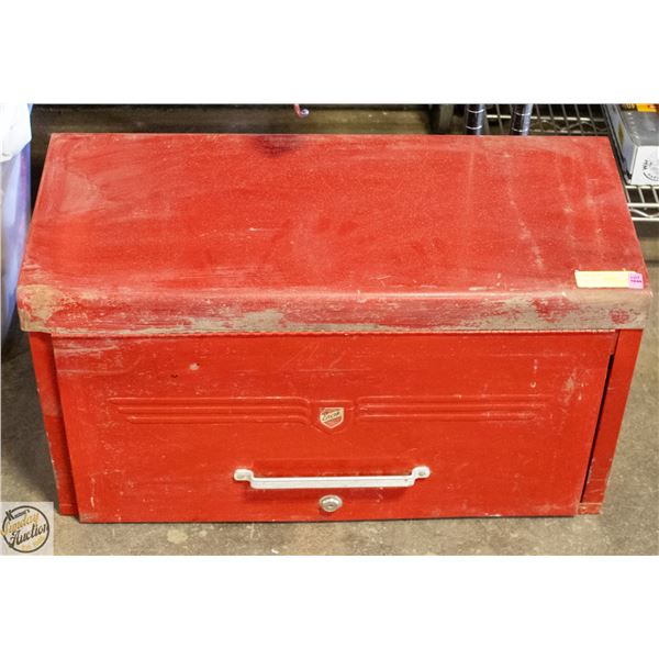 VINTAGE BEACH TOOL BOX