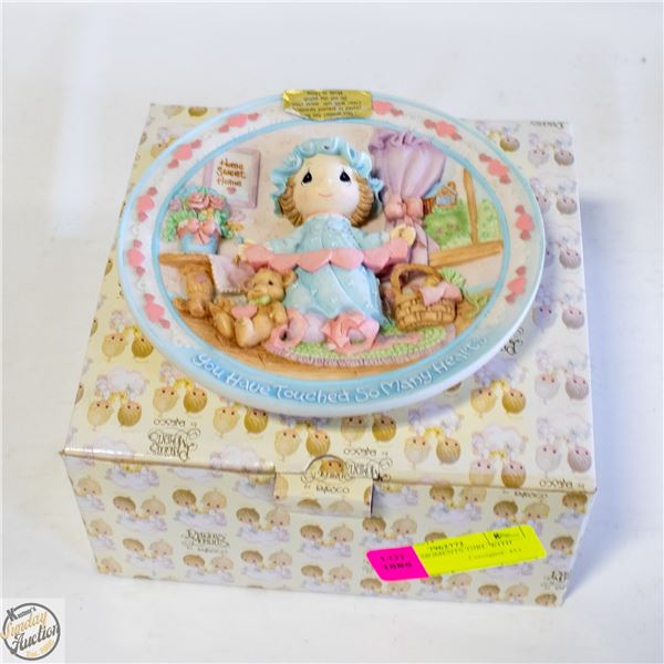 PRECIOUS MOMENTS 'GIRL WITH HEARTS'