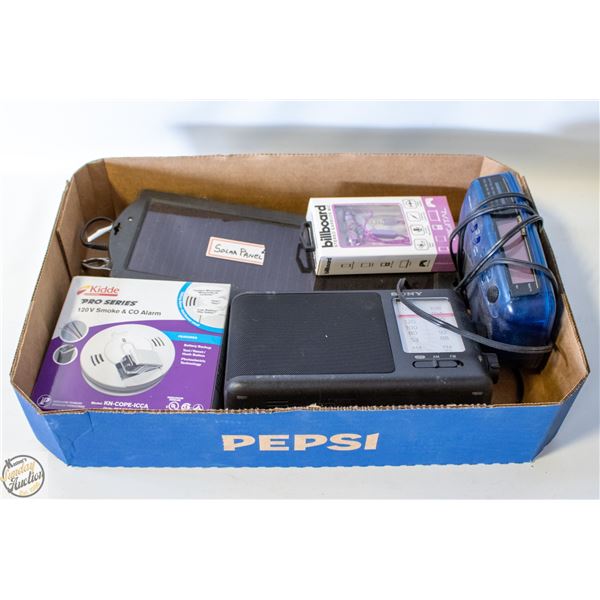 SOLAR PANEL,SMOKE ALARM,CO2 ALARM,2 RADIOS