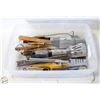 Image 1 : RUBBERMAID TOTE & BBQ TOOLS