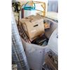 Image 1 : PALLET OF UNCLAIMED AUCTION PURCHASES