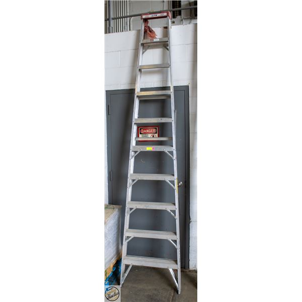 10FT FOLDING LADDER