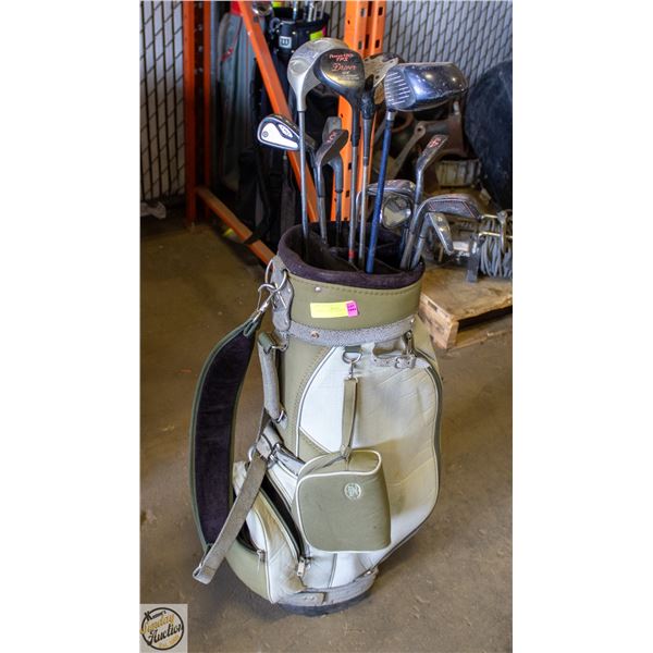 BUNDLE OF GOLF CLUBS IN CADDY