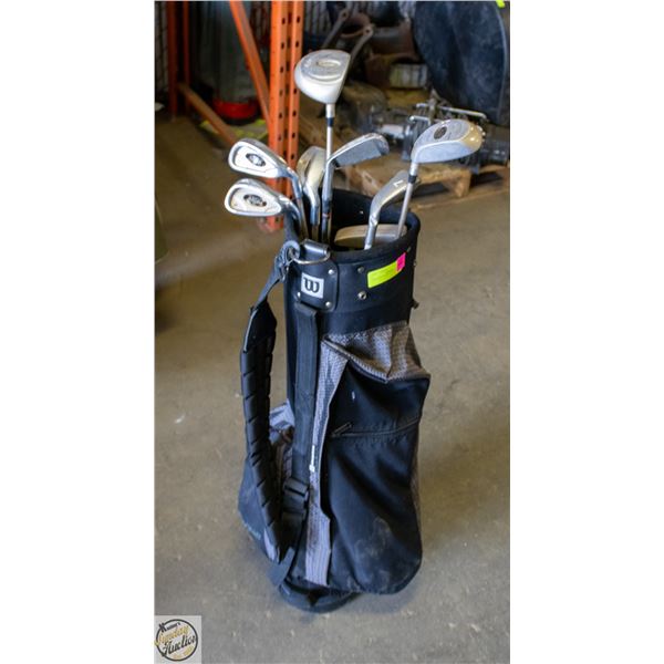 BUNDLE OF GOLF CLUBS IN CADDY