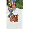 Image 3 : Decorative Mixed Lot Featuring Ceramic Bottle, Ashtray, Lighters, and Figurines