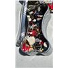 Image 3 : Sewing Buttons in Decorative Tins