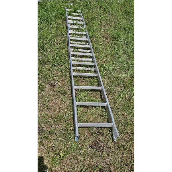 Extension Ladder in Aluminum Construction