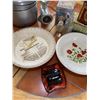 Image 2 : Vintage Kitchenware, Tins, and Decorative Dishes