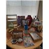 Image 1 : Decorative Items, Glassware, and Artwork