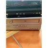 Image 5 : DVD and VCR Players with Remote and Accessories