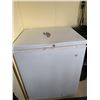 Image 1 : White Chest Freezer With Hinged Lid