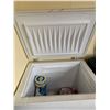 Image 2 : White Chest Freezer With Hinged Lid