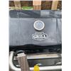 Image 2 : Expert Grill with Accessories and Propane Tank