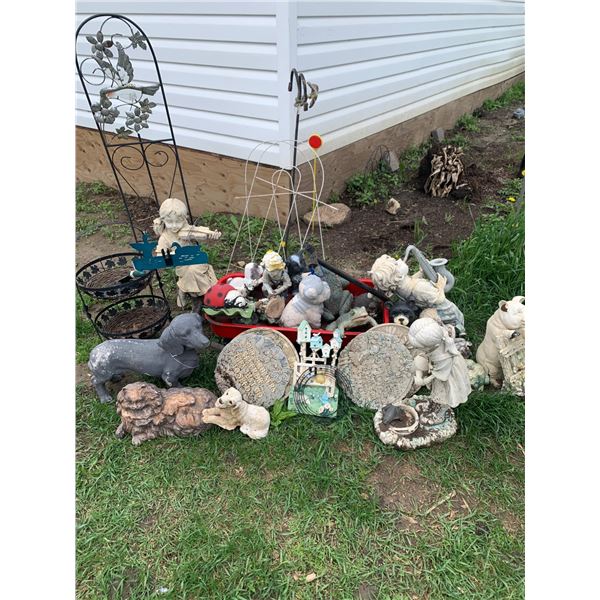 Lawn and Garden Sculptures, Figurines, and Decor
